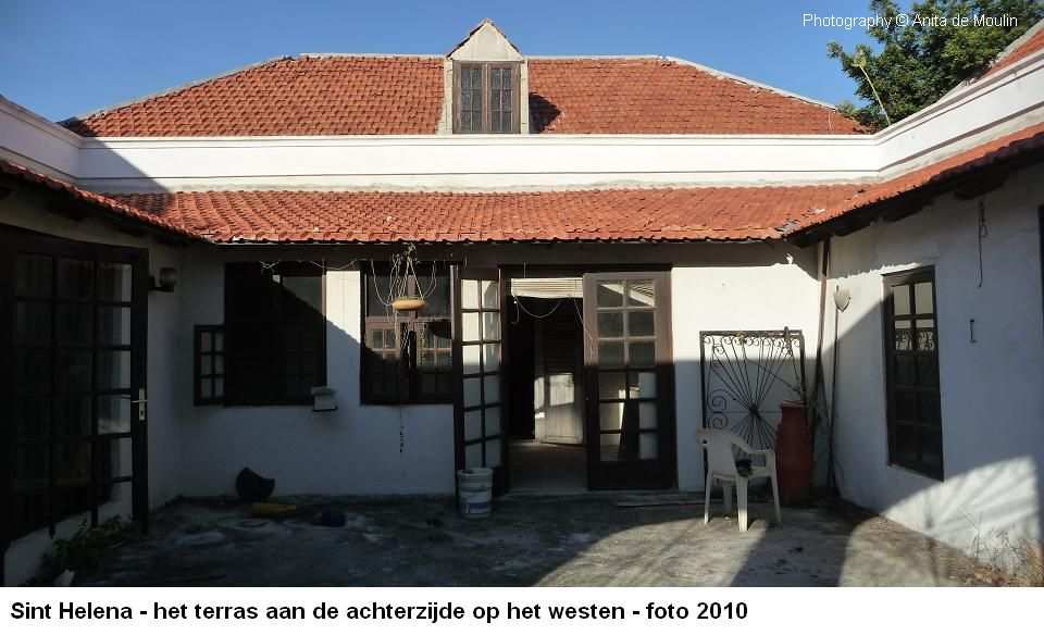 31. Sint Helena terras aan de achterzijde 2010